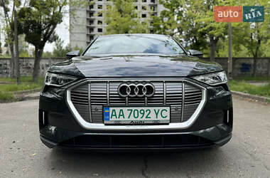 Внедорожник / Кроссовер Audi e-tron 2021 в 