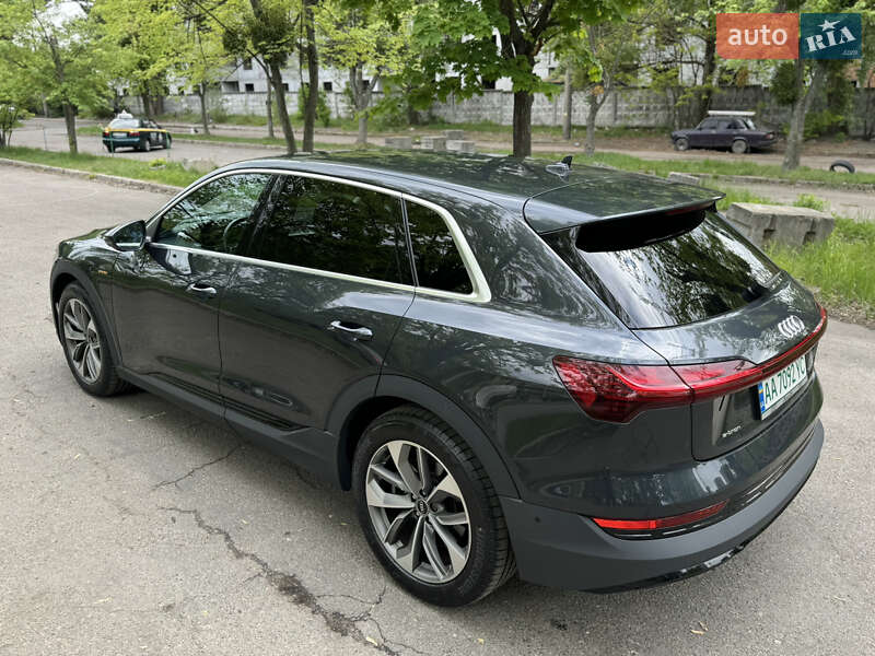Позашляховик / Кросовер Audi e-tron 2021 в Києві