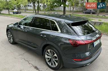 Внедорожник / Кроссовер Audi e-tron 2021 в 