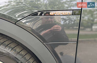 Внедорожник / Кроссовер Audi e-tron 2021 в 