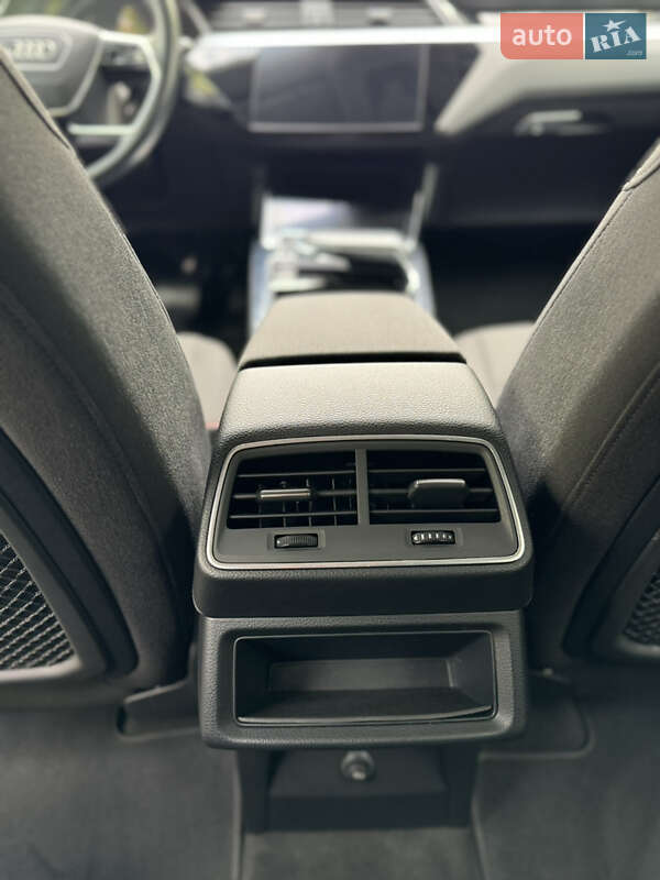 Позашляховик / Кросовер Audi e-tron 2021 в Києві