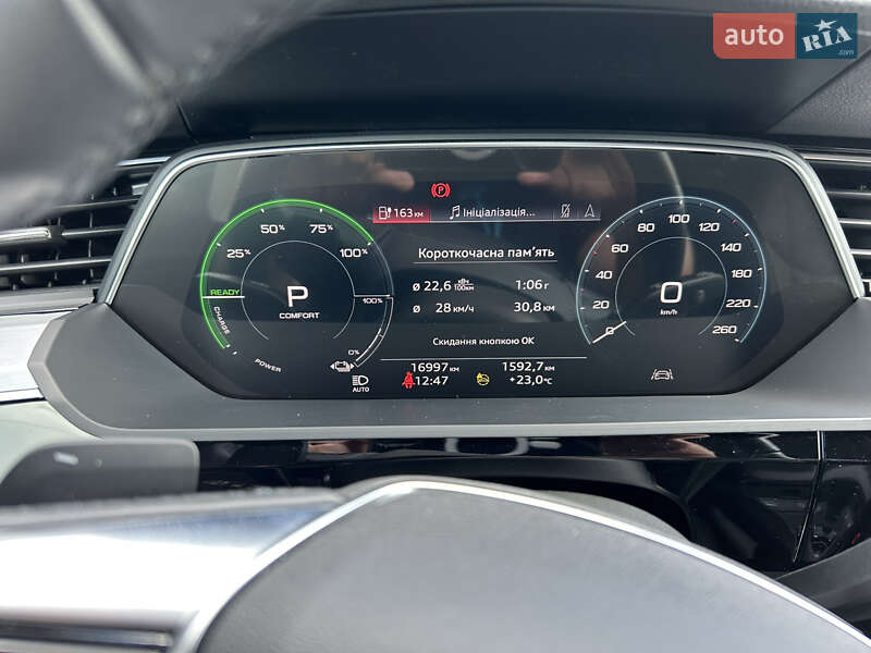 Позашляховик / Кросовер Audi e-tron 2022 в Києві