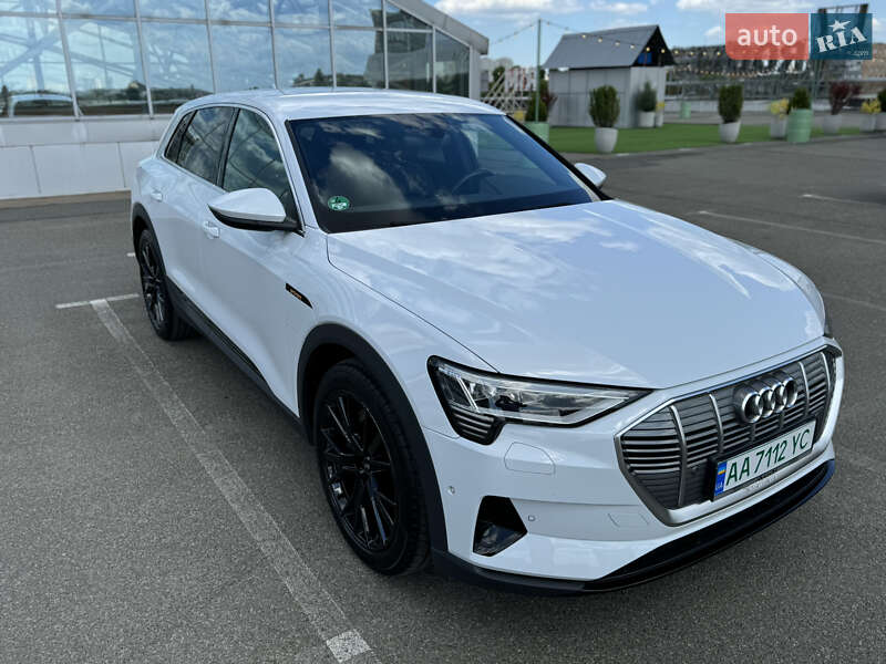 Внедорожник / Кроссовер Audi e-tron 2021 в 