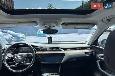 Внедорожник / Кроссовер Audi e-tron 2019 в 