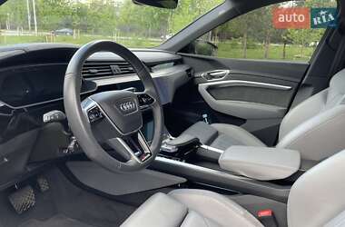 Внедорожник / Кроссовер Audi e-tron 2021 в 
