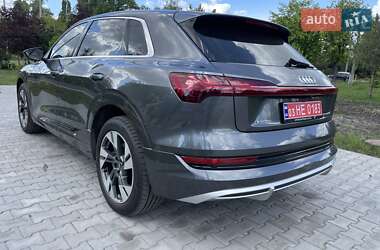 Внедорожник / Кроссовер Audi e-tron 2021 в 