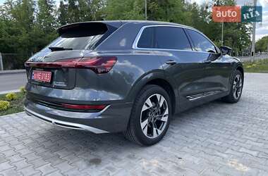 Внедорожник / Кроссовер Audi e-tron 2021 в 