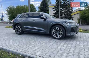 Внедорожник / Кроссовер Audi e-tron 2021 в 