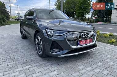 Внедорожник / Кроссовер Audi e-tron 2021 в 