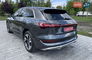 Внедорожник / Кроссовер Audi e-tron 2021 в 