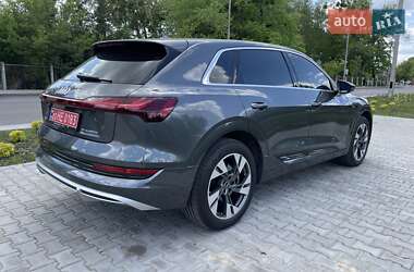 Внедорожник / Кроссовер Audi e-tron 2021 в 