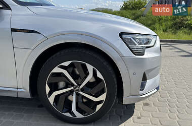 Внедорожник / Кроссовер Audi e-tron 2022 в 