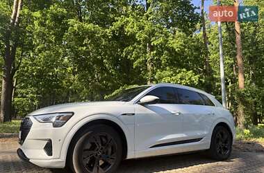 Внедорожник / Кроссовер Audi e-tron 2022 в 
