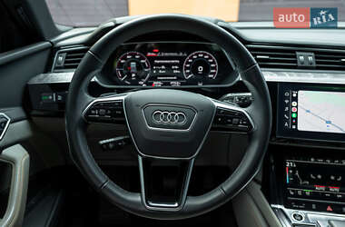 Внедорожник / Кроссовер Audi e-tron 2022 в 