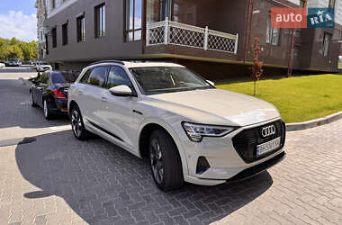 Внедорожник / Кроссовер Audi e-tron 2021 в 