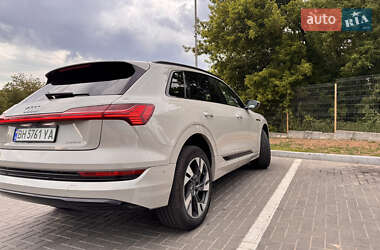 Внедорожник / Кроссовер Audi e-tron 2021 в 