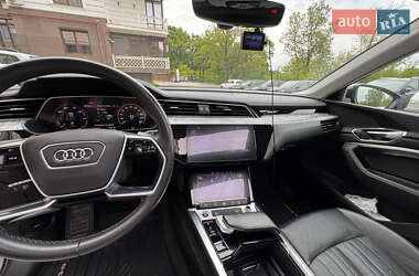 Внедорожник / Кроссовер Audi e-tron 2021 в 