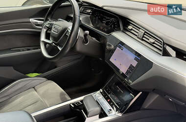 Внедорожник / Кроссовер Audi e-tron 2020 в 