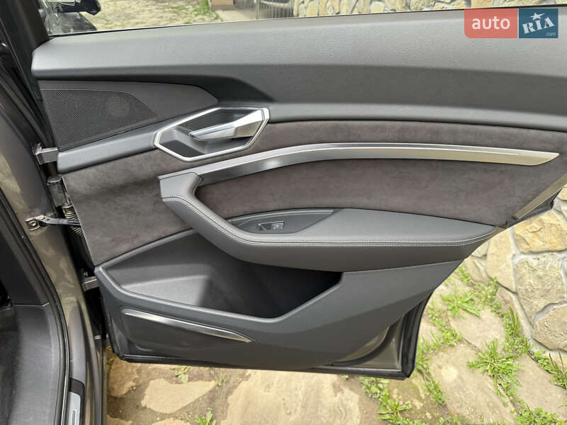 Внедорожник / Кроссовер Audi e-tron 2019 в Тячеве