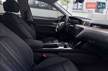 Позашляховик / Кросовер Audi e-tron 2019 в 