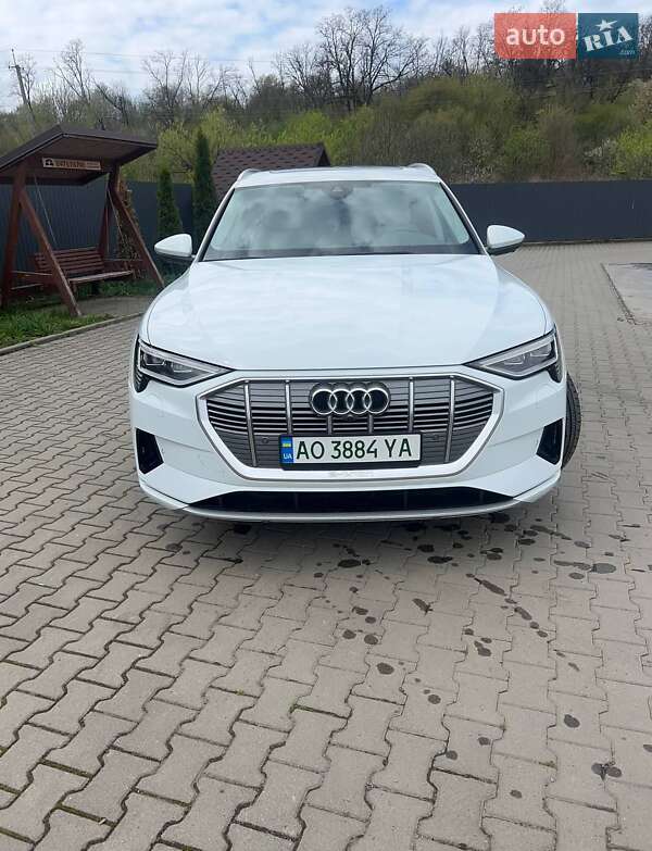 Внедорожник / Кроссовер Audi e-tron 2022 в Иршаве