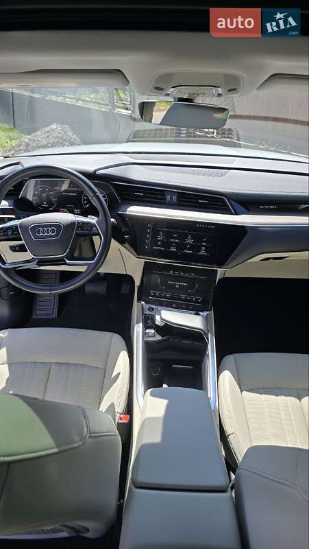 Внедорожник / Кроссовер Audi e-tron 2022 в Иршаве