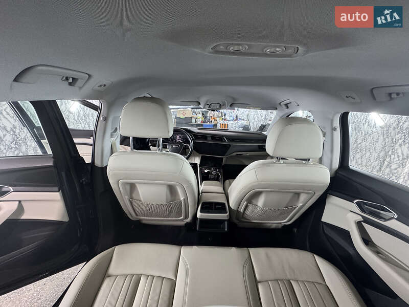 Внедорожник / Кроссовер Audi e-tron 2019 в 