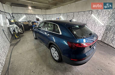 Внедорожник / Кроссовер Audi e-tron 2019 в 