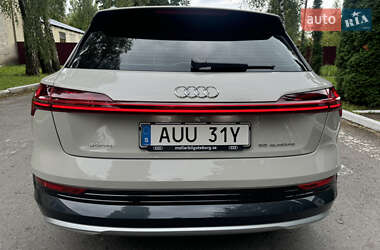 Позашляховик / Кросовер Audi e-tron 2021 в 