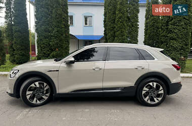 Позашляховик / Кросовер Audi e-tron 2021 в 