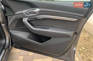 Внедорожник / Кроссовер Audi e-tron 2020 в 