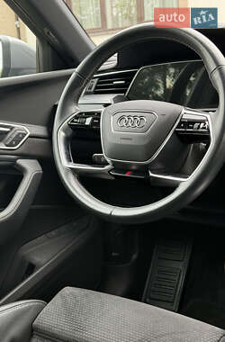 Внедорожник / Кроссовер Audi e-tron 2020 в 