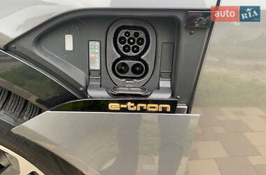 Внедорожник / Кроссовер Audi e-tron 2020 в 