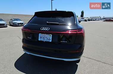 Внедорожник / Кроссовер Audi e-tron 2023 в 