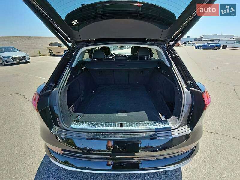 Позашляховик / Кросовер Audi e-tron 2023 в Тернополі
