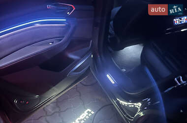 Внедорожник / Кроссовер Audi e-tron 2019 в 