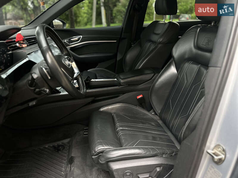 Внедорожник / Кроссовер Audi e-tron 2019 в Звягеле
