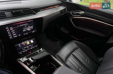 Внедорожник / Кроссовер Audi e-tron 2020 в 