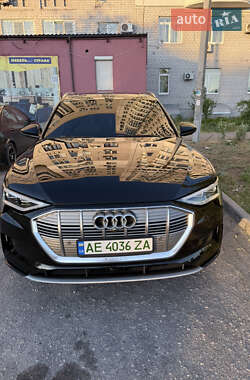 Внедорожник / Кроссовер Audi e-tron 2019 в 