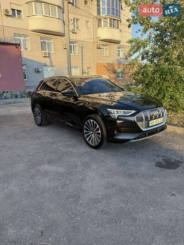 Внедорожник / Кроссовер Audi e-tron 2019 в 
