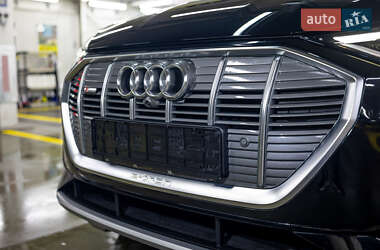 Внедорожник / Кроссовер Audi e-tron 2023 в 