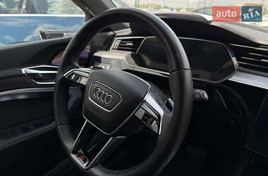 Внедорожник / Кроссовер Audi e-tron 2020 в 