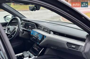Внедорожник / Кроссовер Audi e-tron 2021 в 