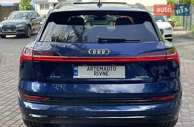 Внедорожник / Кроссовер Audi e-tron 2021 в 