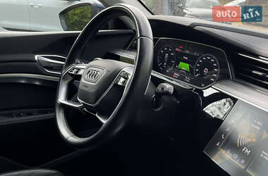 Внедорожник / Кроссовер Audi e-tron 2021 в 