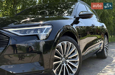 Внедорожник / Кроссовер Audi e-tron 2019 в 