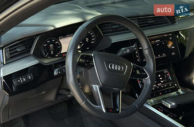 Внедорожник / Кроссовер Audi e-tron 2019 в 