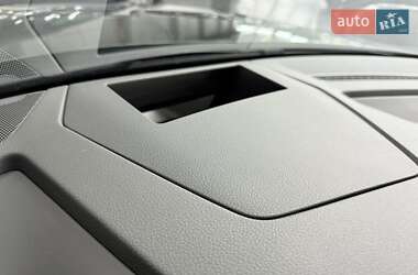 Внедорожник / Кроссовер Audi e-tron 2021 в 