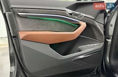 Внедорожник / Кроссовер Audi e-tron 2021 в 