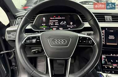Внедорожник / Кроссовер Audi e-tron 2021 в 